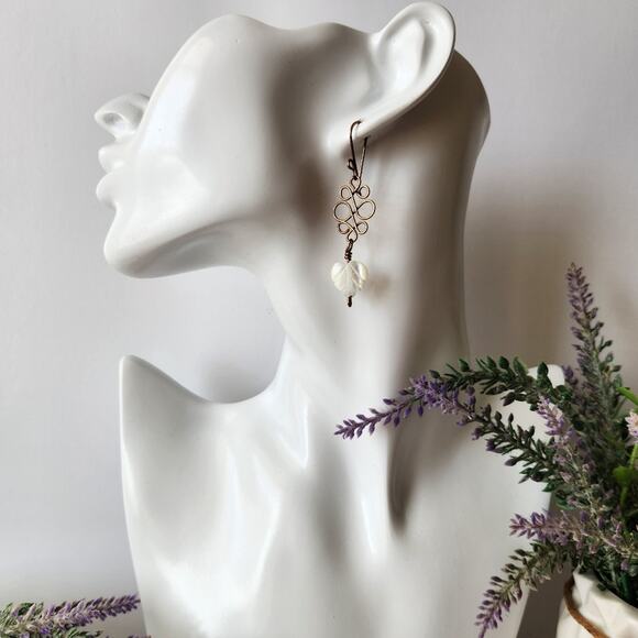 White Shell Heart Leaf Earrings / Antique Copper Wire Wrapped Dangle Earrings - Picture 6 of 10